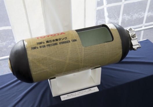 Hydrogen tank is capable of resisting 70 megaPascals pressure (10,150 psi)