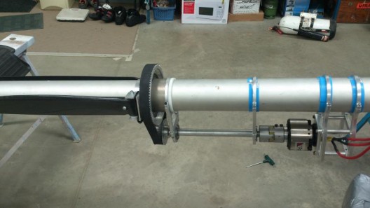 Plettenberg Motor drives larger diameter propeller drive mounted on large bearing around tail boom